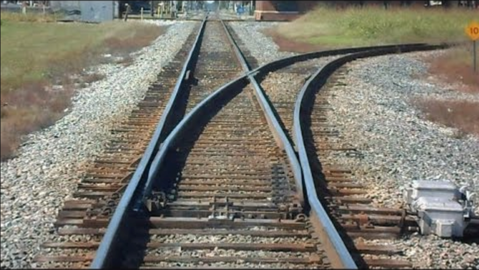 Switch tracks. Travers. CSX tracks Map. How Train tracks are made. Change Trains.